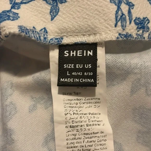 Blue and White Rose Floral Skirt 💖 - Picture 2 of 8